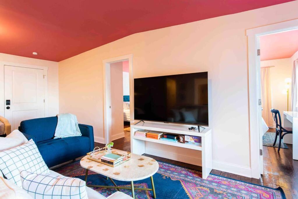 Blush And Bashful Germantown Two Bedroom Apartment Луисвилл Экстерьер фото
